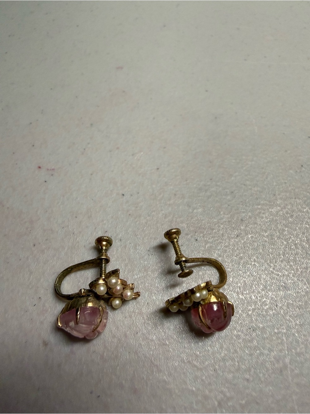 Vintage Gold-Tone Pink Bead Screwback Earrings with Pearls